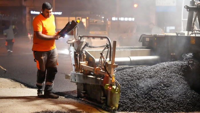 Eskişehir’de gece yarısı asfalt mesaisi: O cadde yenileniyor